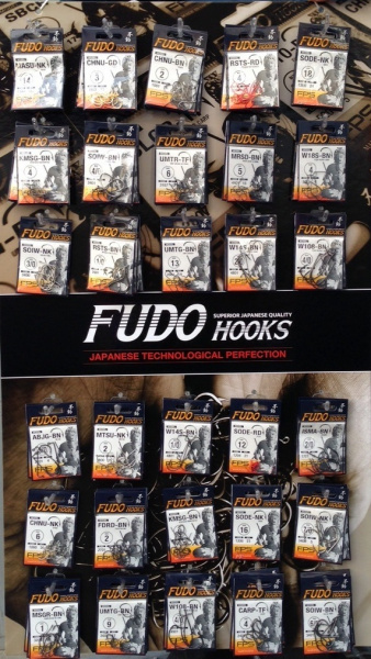 Стенд "FUDO"  в комплекте 30 пласт. крючков 440 х 755мм (картон)